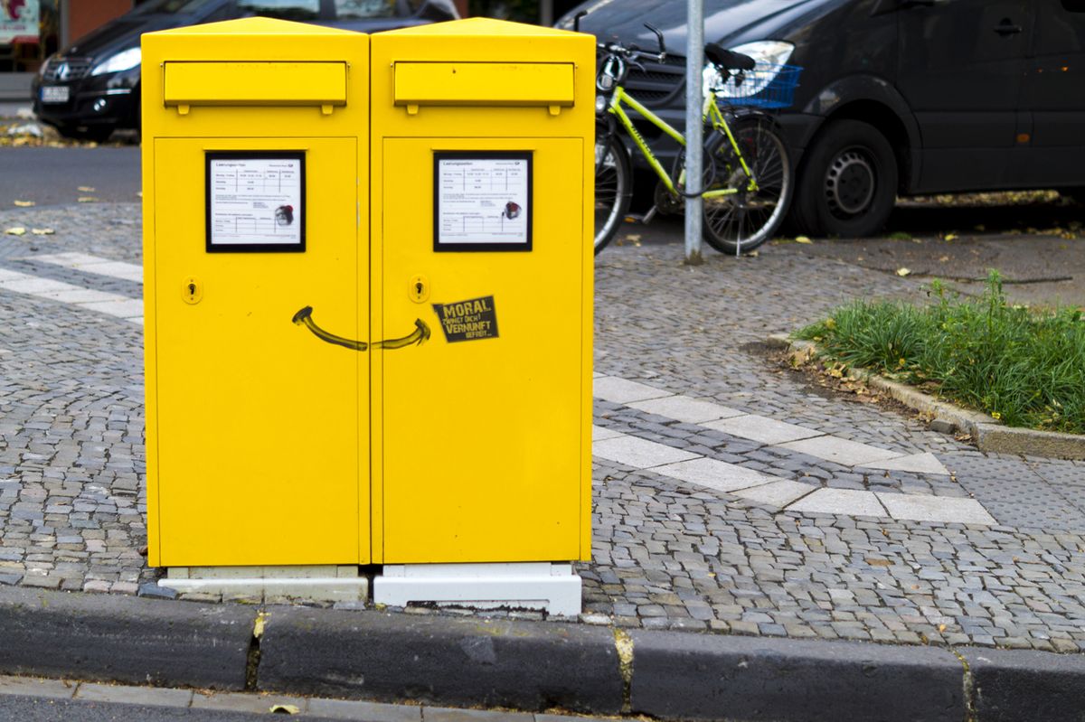 Briefkasten verziert mit einem Smilie ändert soviel