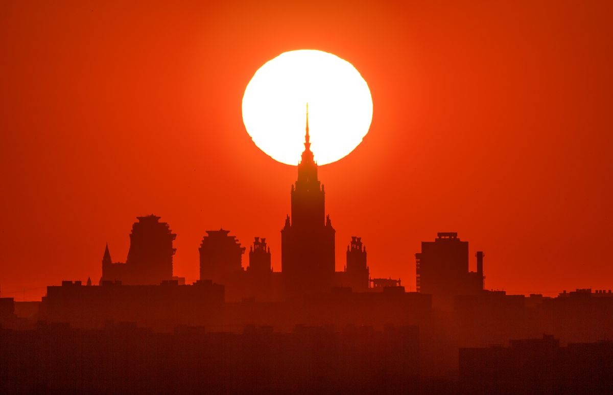 Moscow State University (MSU) on the background of the setting sun. Shooting distance - 18 km. Lens focal length - 500 mm.