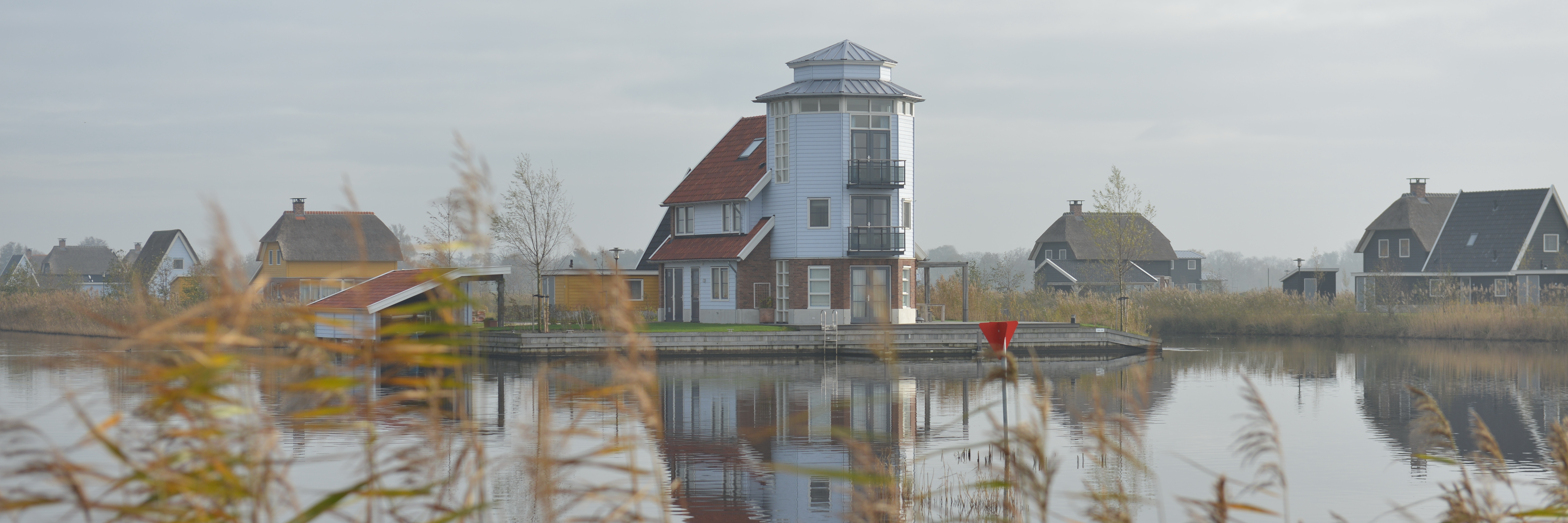 TAB_2668 breedbeeld nevelig en een beetje zon.jpg