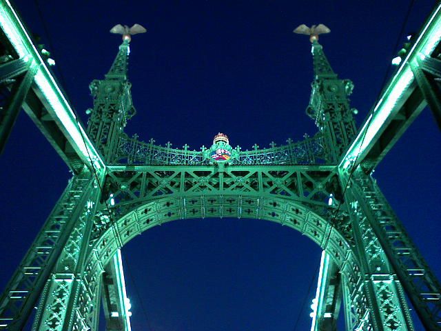 Part of the illuminated Freedom Bridge by night; shot by me with Sony Ericsson K510i mobile phone's camera; published by me on flickr.