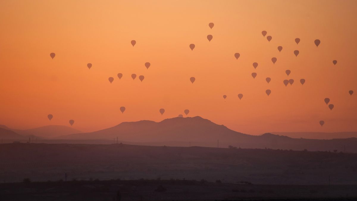 Heißluftballons frühmorgens aufgenommen in Kappadokien.