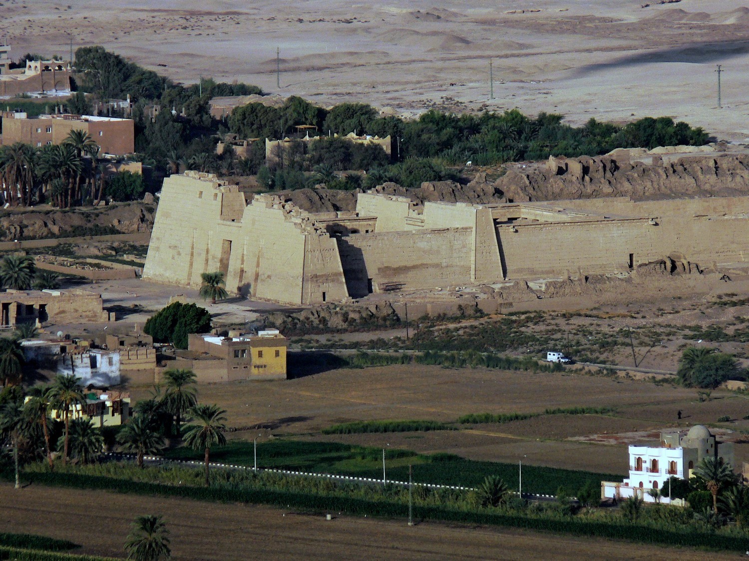 Medinet_Habu