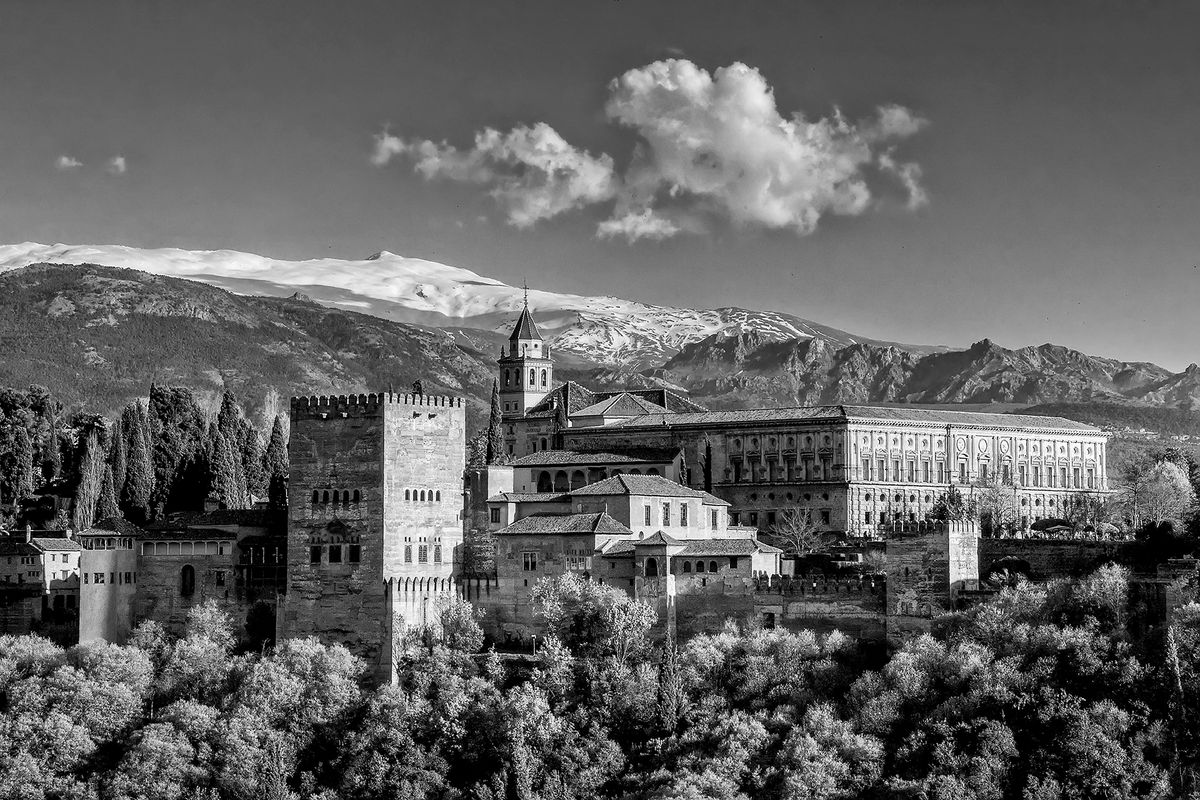 La Alhambra de Granada, vista desde la Mezquita Árabe junto al mirador de San Nicolás. Tomada con Canon 60D a 1/180s, f16, ISO 250, y 70 mm.