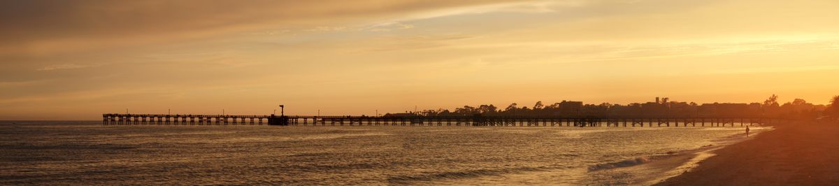 Having a walk at the beach with the sunset infront and teh pacific caost aside. - taken with a850 and Sigma 28-70/2,8