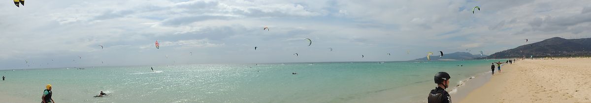 Practicando kite surf en una de las mejores playas del mundo, las de Tarifa